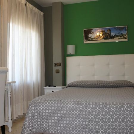 Hostal Don Jaime II Сеговия Экстерьер фото