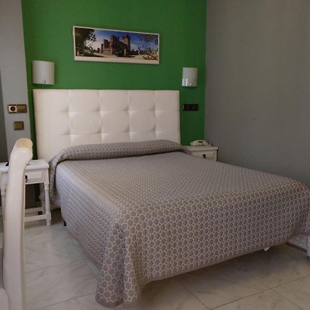 Hostal Don Jaime II Сеговия Экстерьер фото