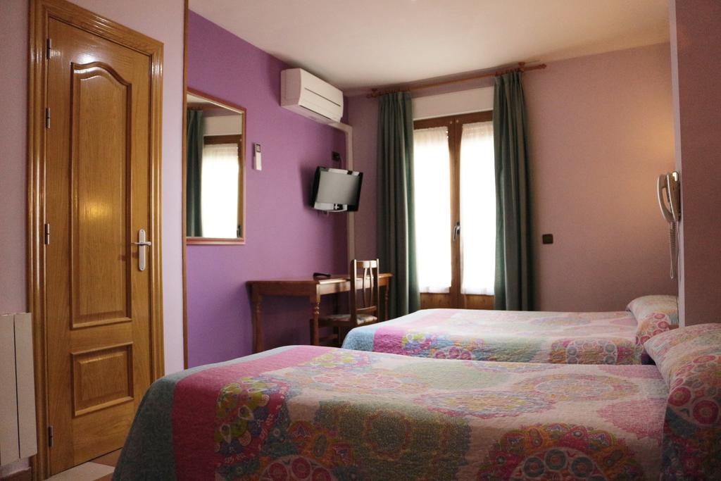 Hostal Don Jaime II Сеговия Экстерьер фото