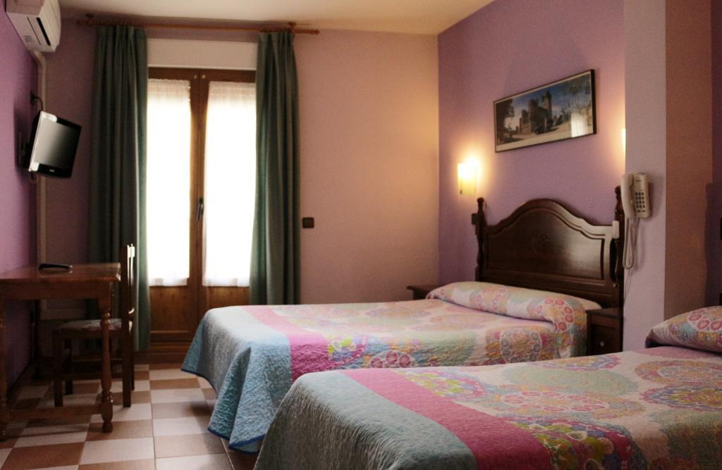 Hostal Don Jaime II Сеговия Экстерьер фото