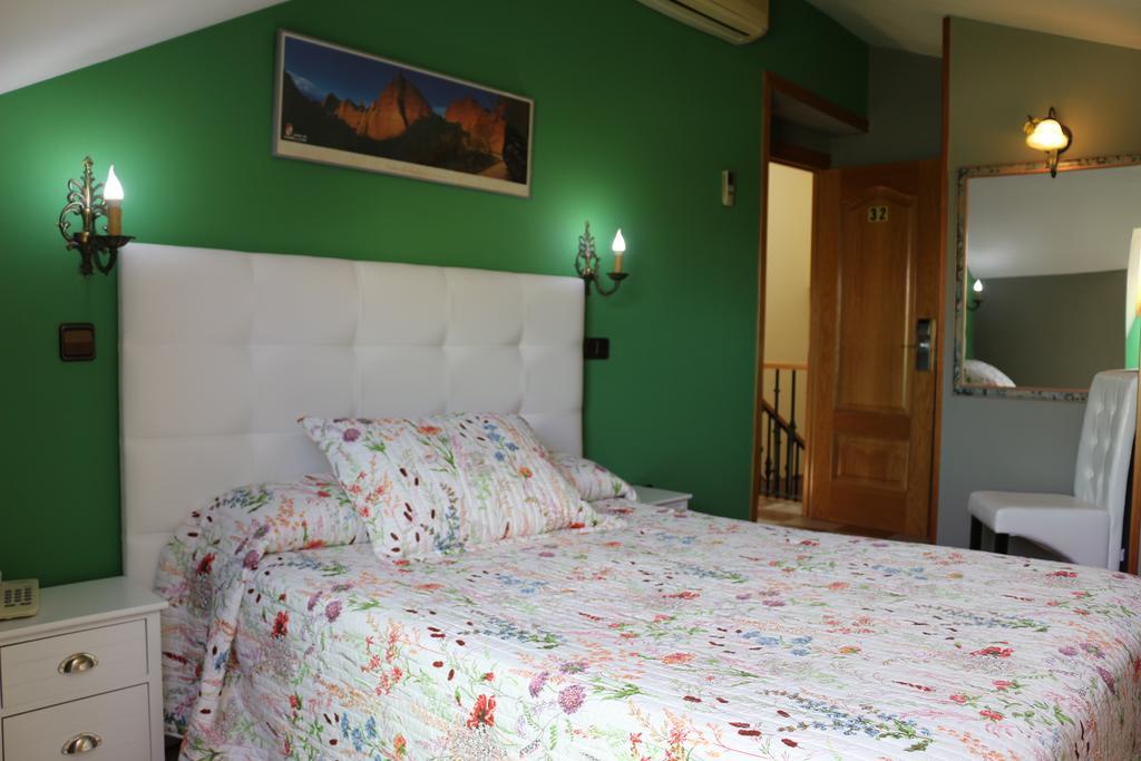 Hostal Don Jaime II Сеговия Экстерьер фото