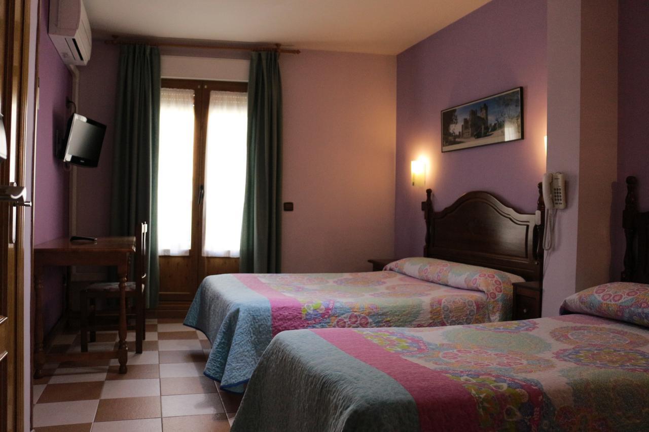 Hostal Don Jaime II Сеговия Экстерьер фото