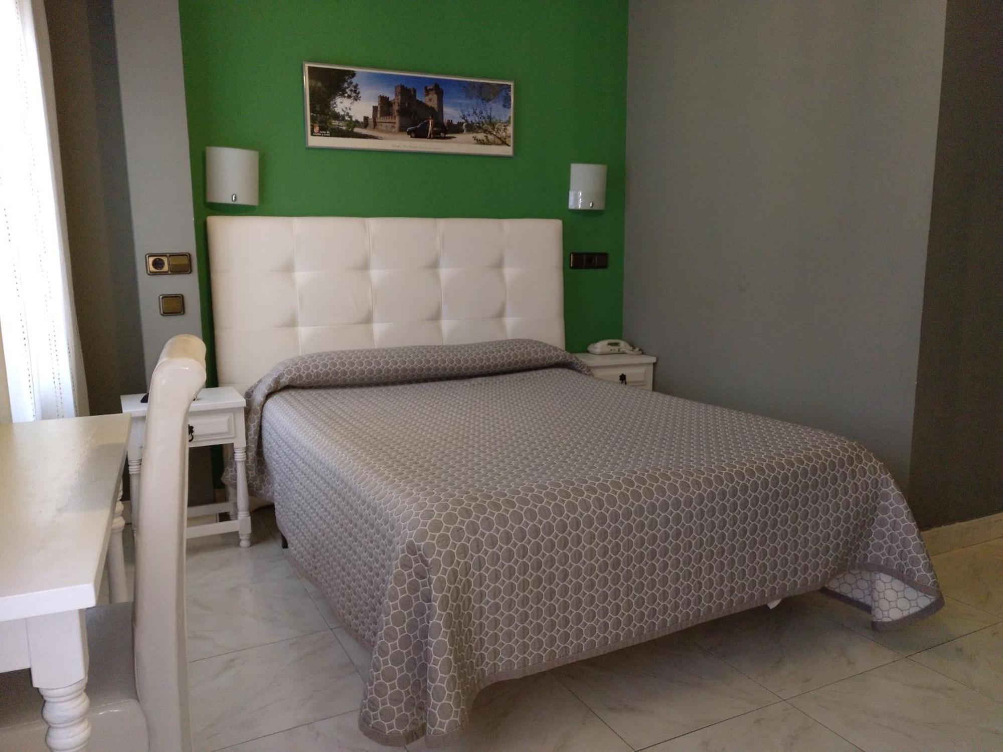 Hostal Don Jaime II Сеговия Экстерьер фото